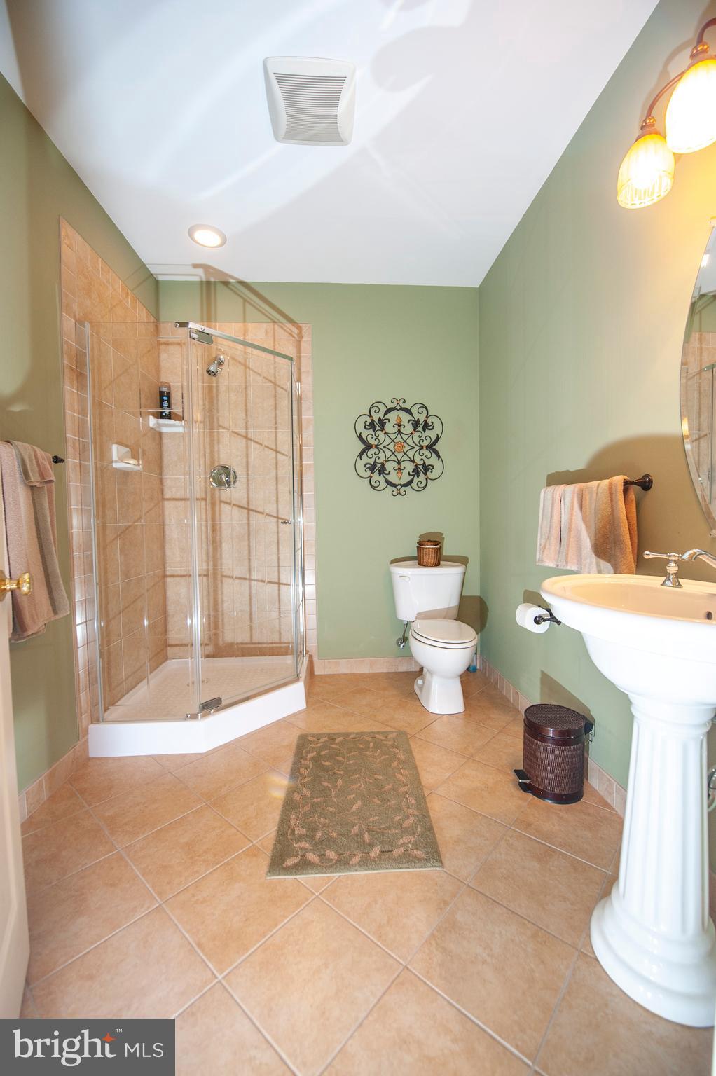 1054 Whitegate Road Wayne, PA 19087 - Photo 32 of 38