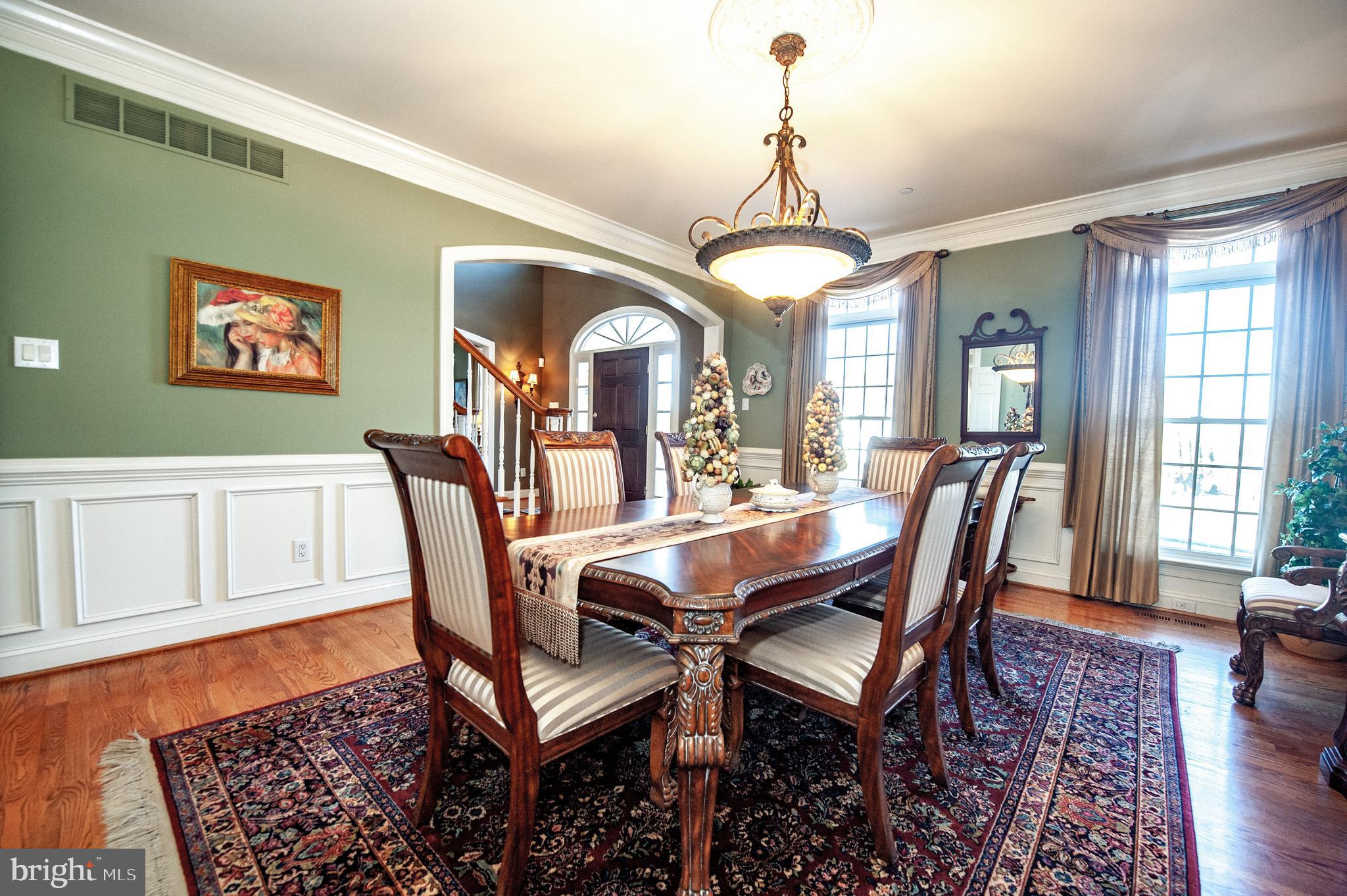 1054 Whitegate Road Wayne, PA 19087 - Photo 5 of 38