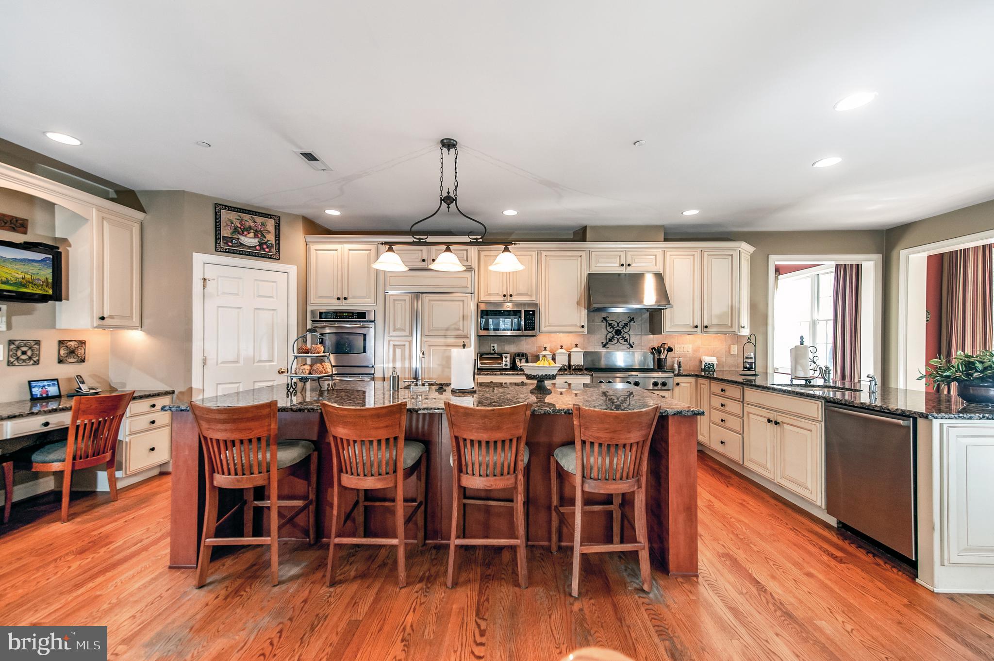 1054 Whitegate Road Wayne, PA 19087 - Photo 6 of 38