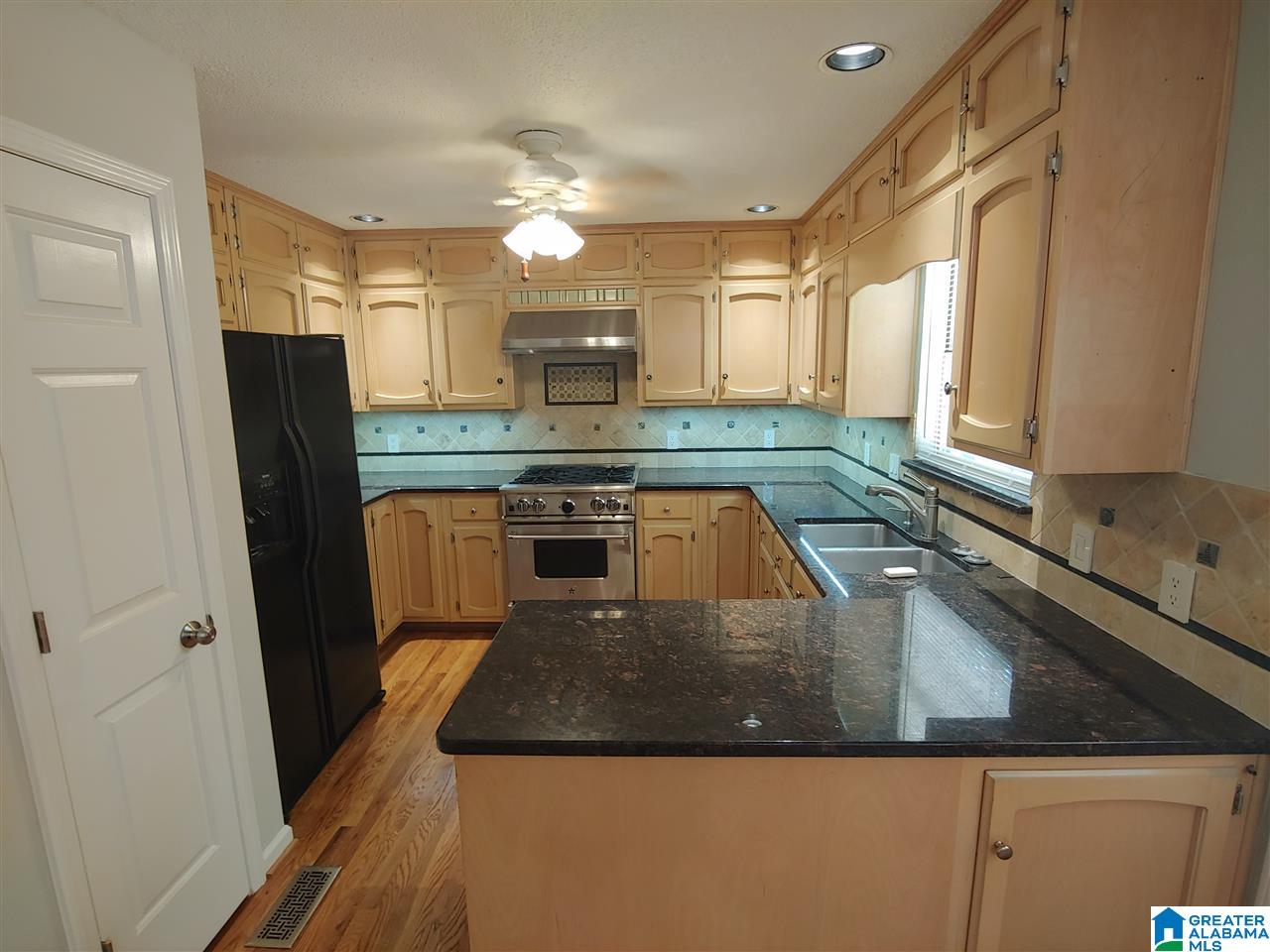 1109 Independence Drive Alabaster, AL 35007 - Photo 2 of 34