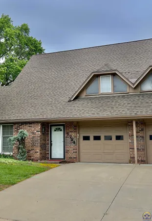$189,950 | 5724 Southwest Foxcroft Circle North, Topeka, KS 66614