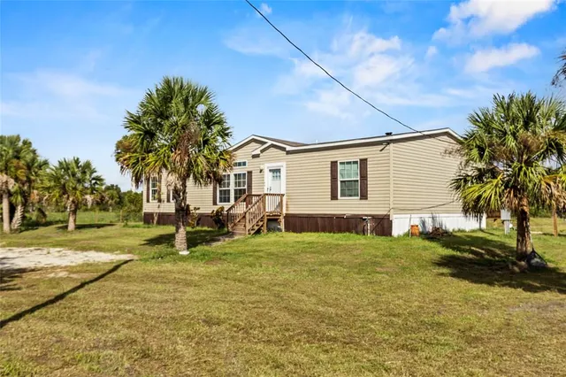 a view of a house with a backyard