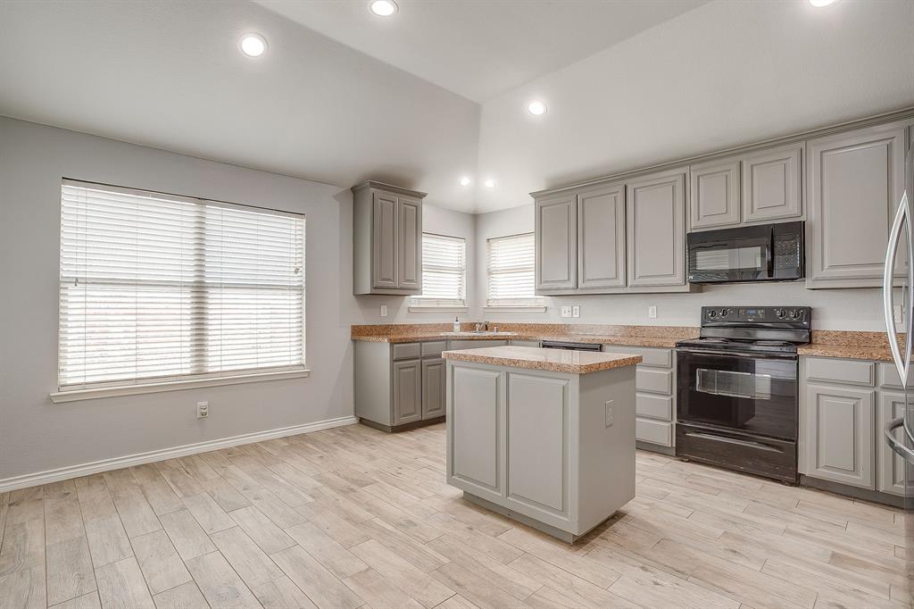 636 Clearbrook Street Azle, TX 76020 - Photo 6 of 20