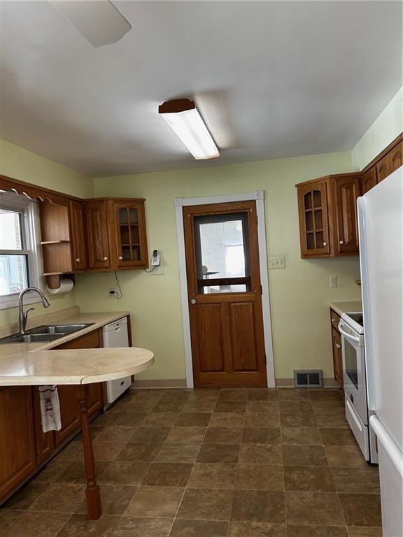 264 Douglass Road Beaver Falls, PA 15010 - Photo 17 of 35 kitchen with breakfast bar
