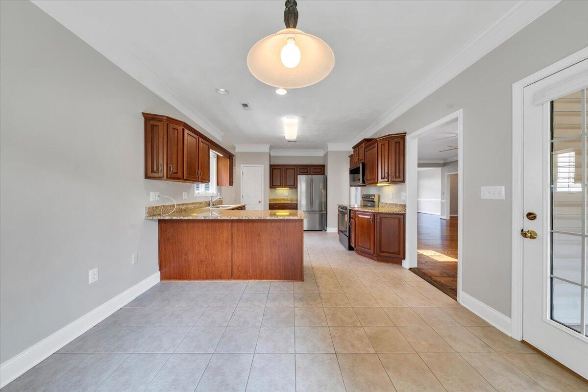2512 Oak Ridge Lane Salem, VA 24153 - Photo 21 of 49 23-MIB03080