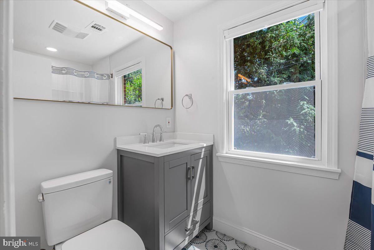 9514 Edgeley Road Bethesda, MD 20814 - Photo 14 of 39 Gallery Image 14