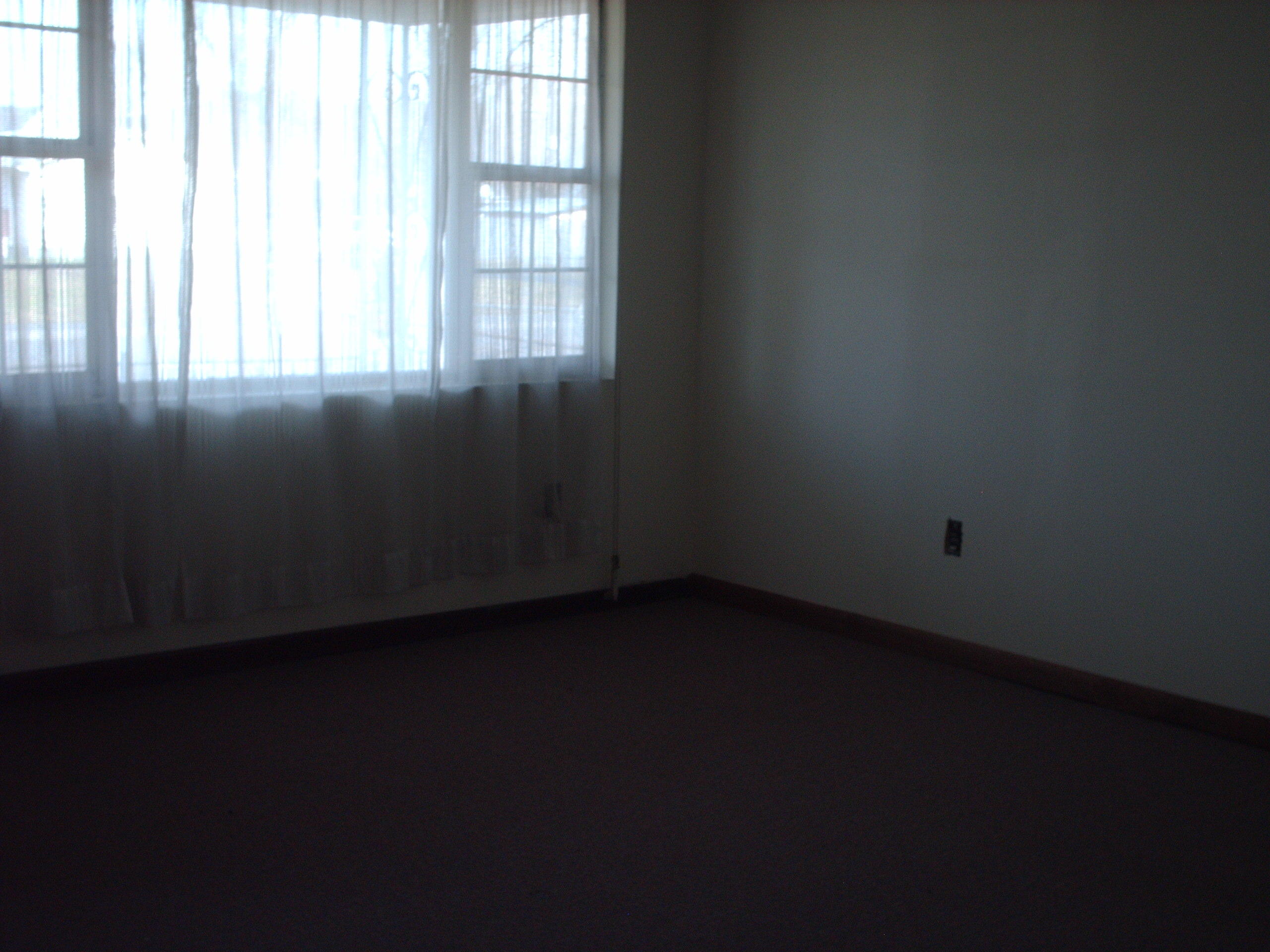 213 Rochester Avenue Middlesboro, KY 40965 - Photo 3 of 14 living room
