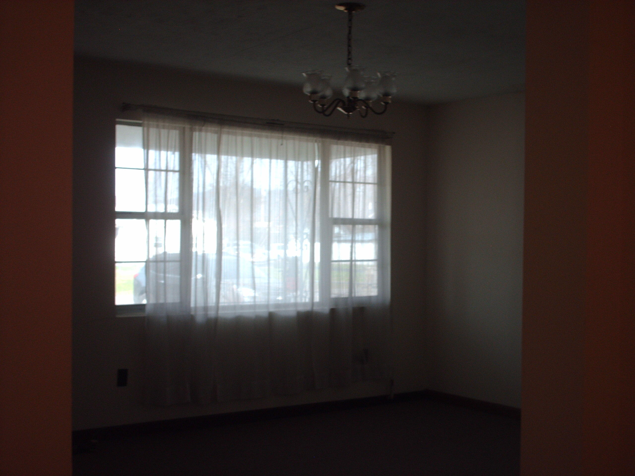 213 Rochester Avenue Middlesboro, KY 40965 - Photo 4 of 14 large living room