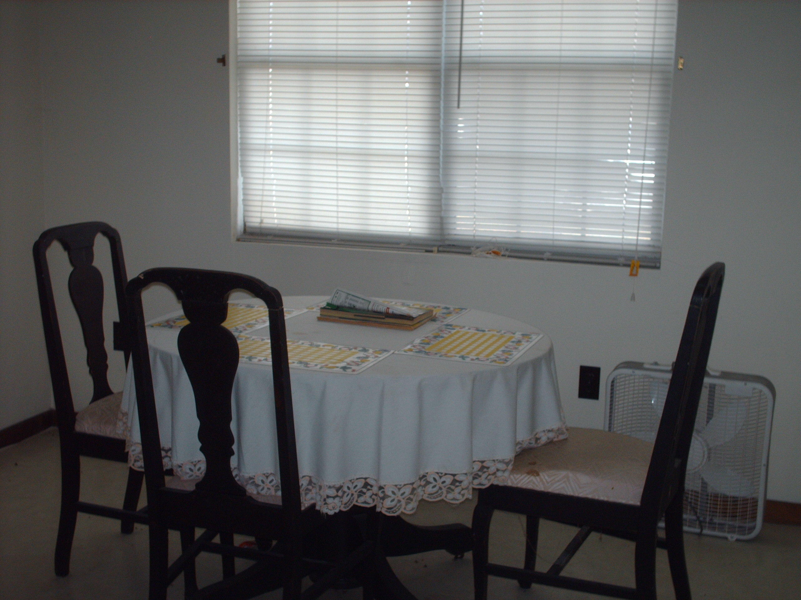 213 Rochester Avenue Middlesboro, KY 40965 - Photo 8 of 14 eat in kitchen