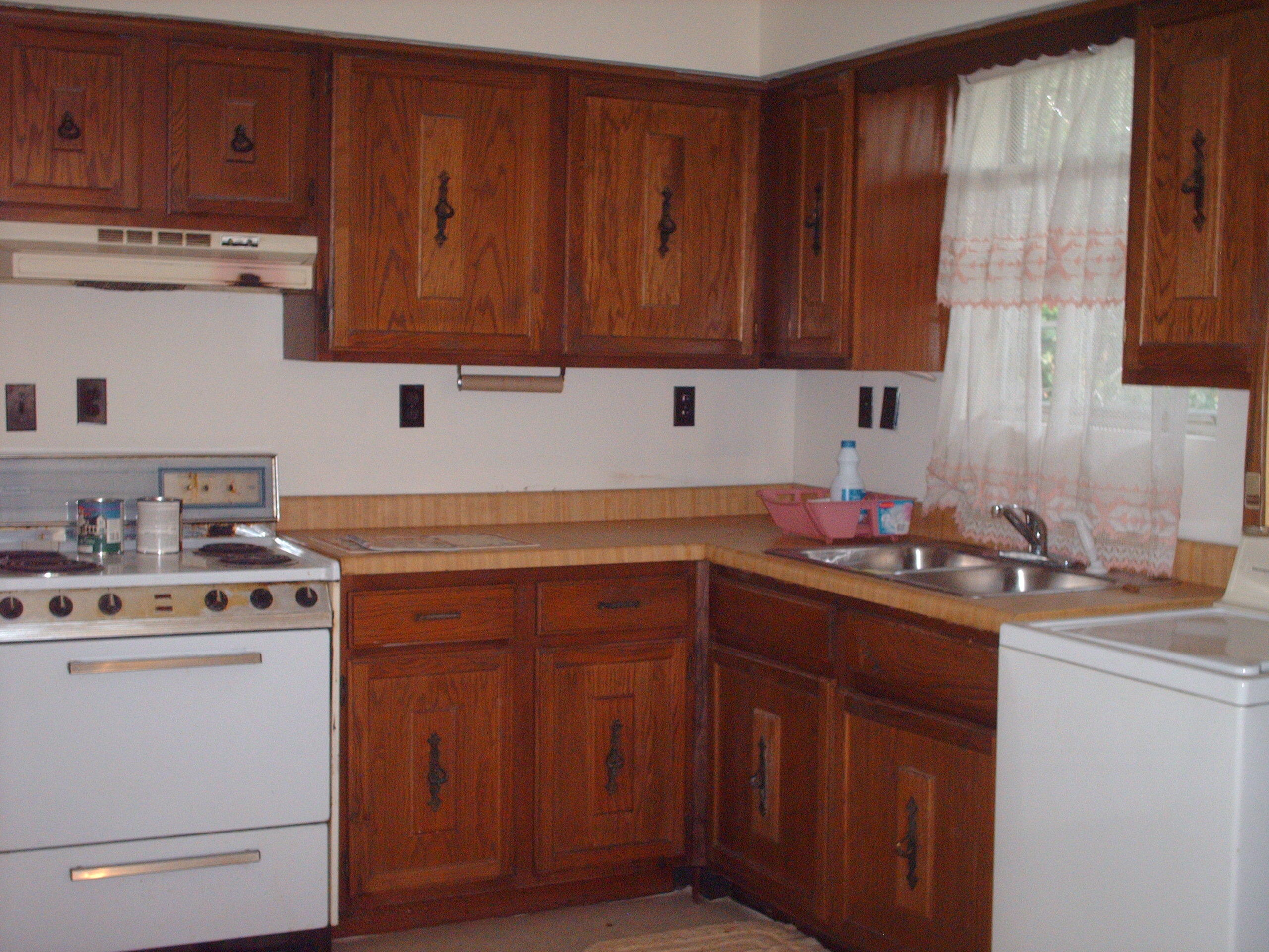 213 Rochester Avenue Middlesboro, KY 40965 - Photo 10 of 14 kitchen