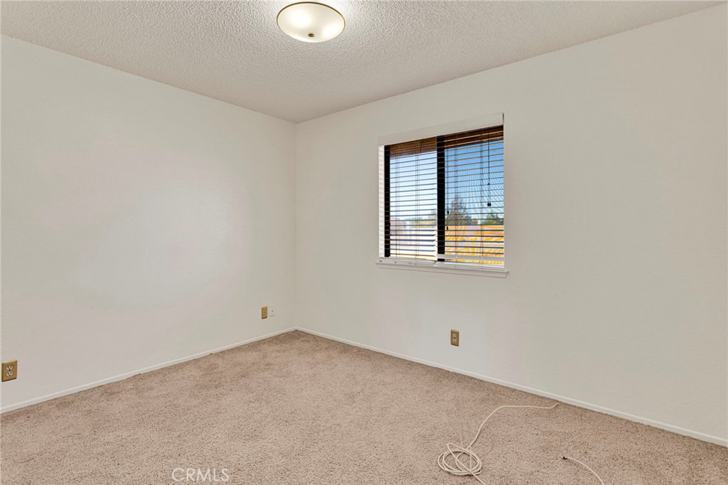 14475 Pioneer Road Apple Valley, CA 92307 - Photo 15 of 32 Guest Bedroom 2