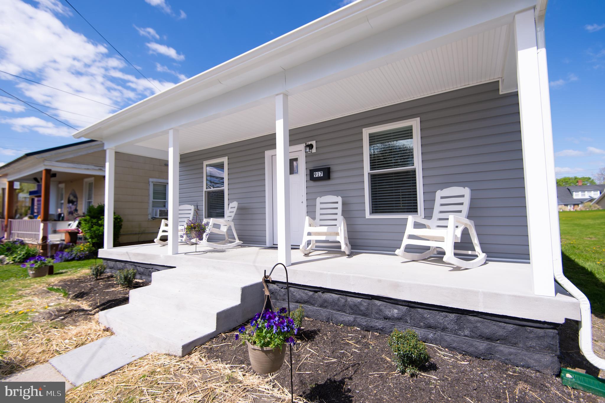 917 Springfield Avenue Cambridge, MD 21613 - Photo 4 of 42 a view of a dinning room and chairs in patio