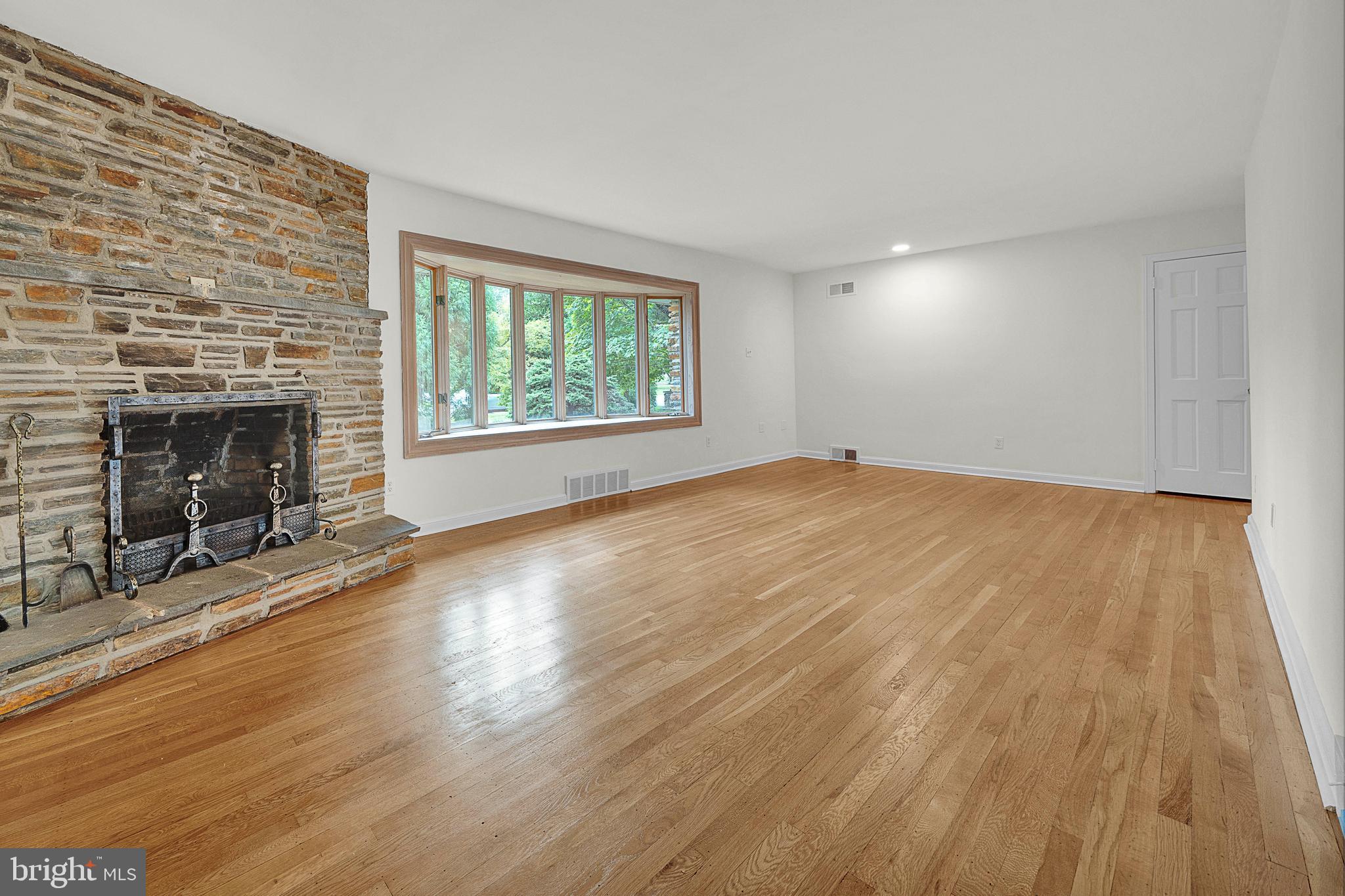 3466 Pine Road Huntingdon Valley, PA 19006 - Photo 5 of 34 Living room from entrance