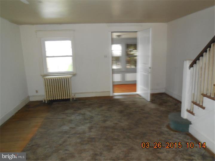 231 Maypole Road Upper Darby, PA 19082 - Photo 4 of 11