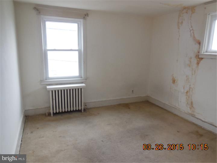 231 Maypole Road Upper Darby, PA 19082 - Photo 7 of 11