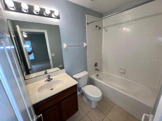 3896 Silverbell Loop Oviedo, FL 32765 - Photo 19 of 38 a bathroom with a sink toilet a tub and shower