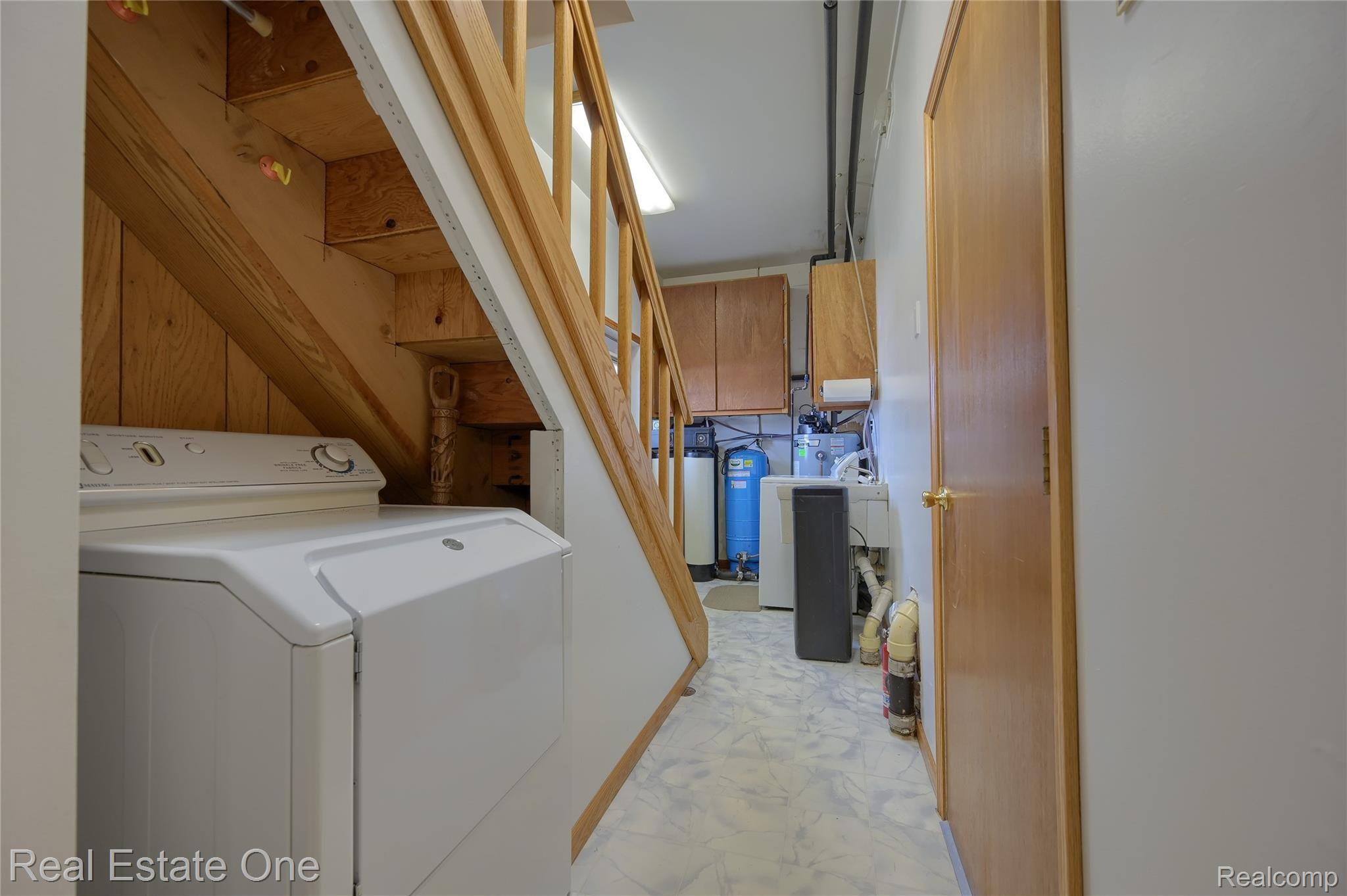 944 Pine Tree Road West Lake Orion, MI 48362 - Photo 38 of 81 Laundry Room area