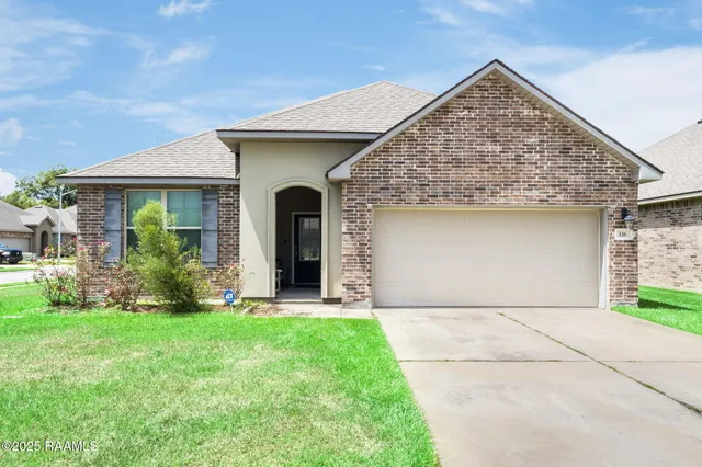 $2,100 | 116 Border, Youngsville, LA 70592