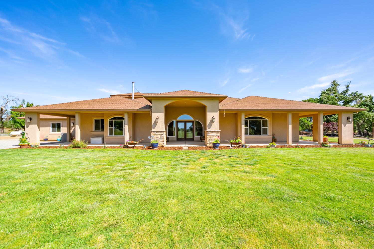15605 Johnson Road Red Bluff, CA 96080 - Photo 41 of 88 a front view of a house with a garden