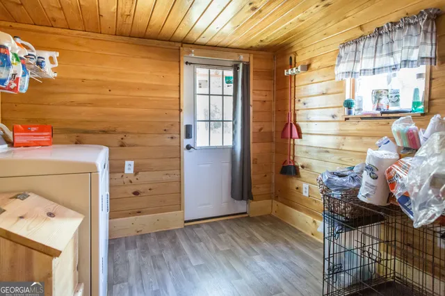 a view of a storage & utility room