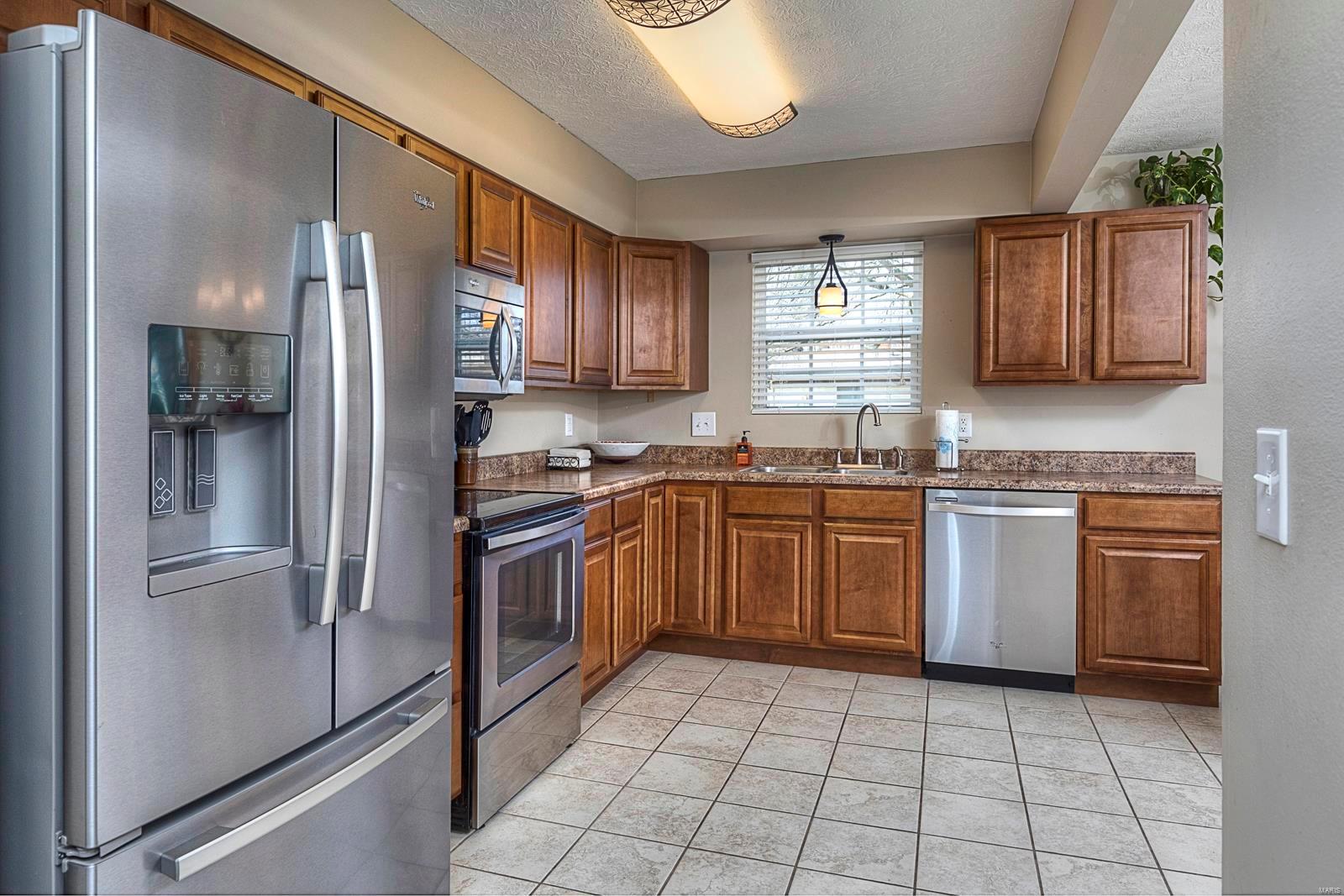 417 Bull Run Road Belleville, IL 62221 - Photo 13 of 34