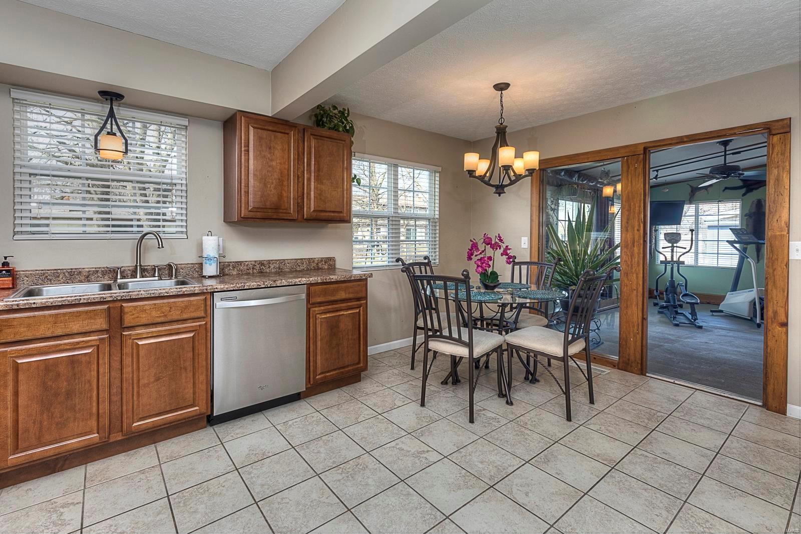 417 Bull Run Road Belleville, IL 62221 - Photo 14 of 34