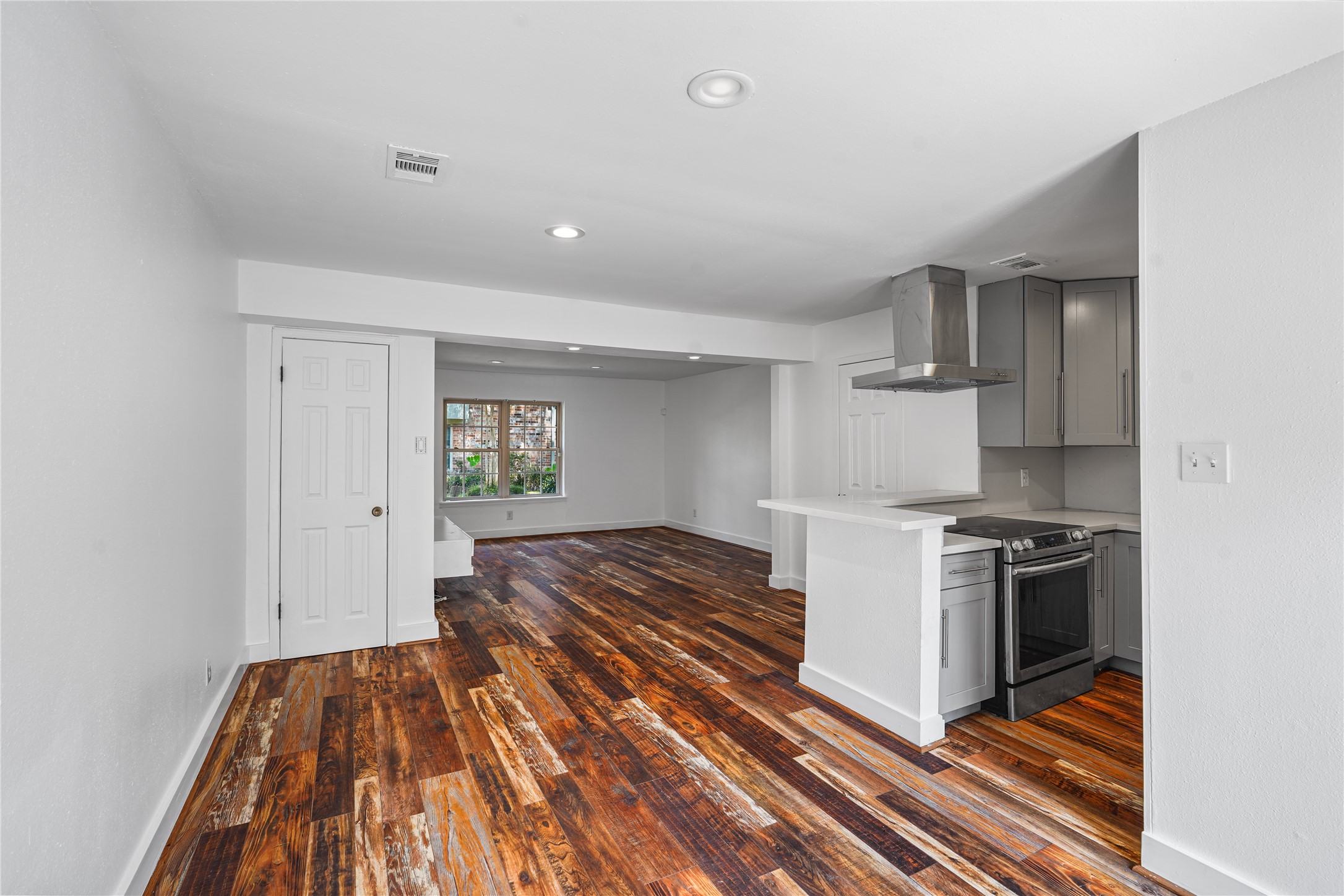 515 Tallowood Road, Unit 7 Houston, TX 77024 - Photo 13 of 24 Gallery Image 13