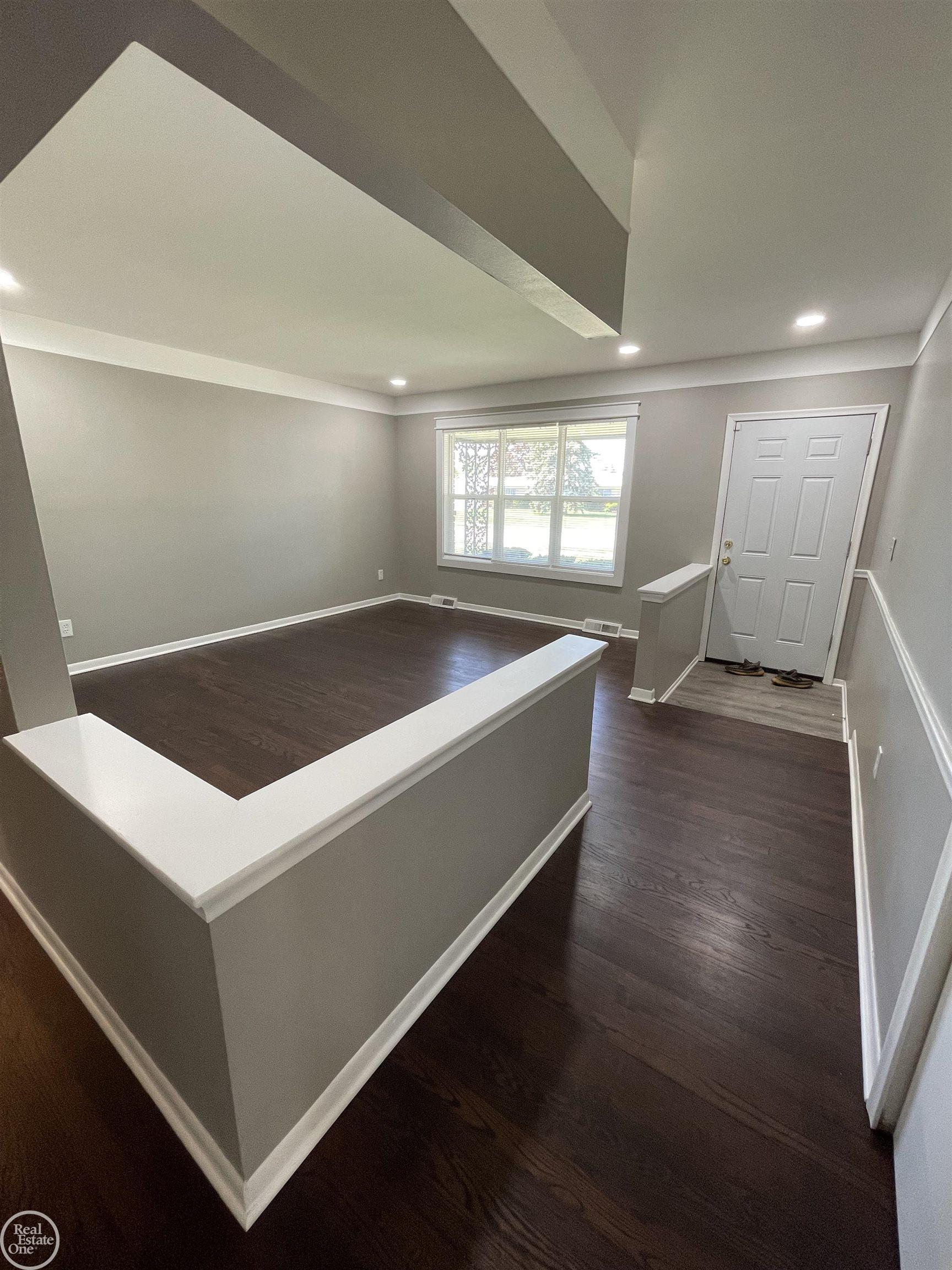 26404 Burg Road Warren, MI 48089 - Photo 6 of 35 50174300-a5ae0bd8-c91a-4d5c-85a6-778ea4c5cee7.JPG