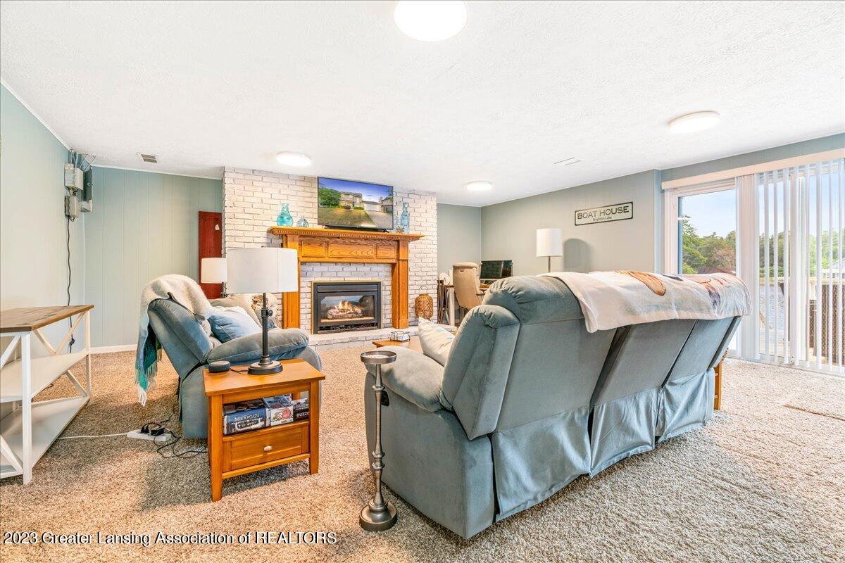 932 Brighton Lake Road Brighton, MI 48116 - Photo 16 of 32 40-Media Jett-39