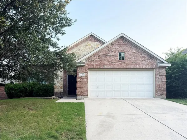 $2,199 | 724 Red Elm Lane, Fort Worth, TX 76131