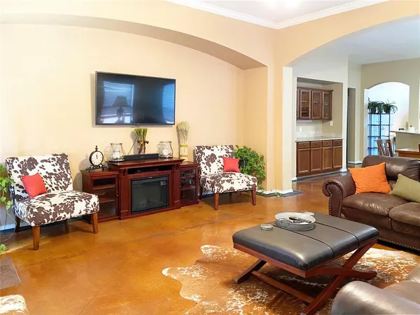 $2,199 | 724 Red Elm Lane, Fort Worth, TX 76131