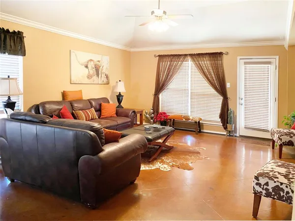 $2,199 | 724 Red Elm Lane, Fort Worth, TX 76131