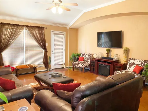 $2,199 | 724 Red Elm Lane, Fort Worth, TX 76131