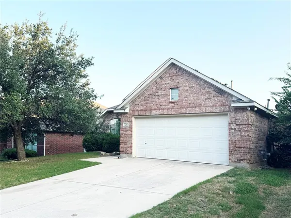 $2,199 | 724 Red Elm Lane, Fort Worth, TX 76131