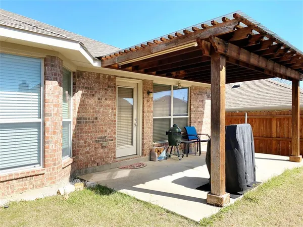 $2,199 | 724 Red Elm Lane, Fort Worth, TX 76131