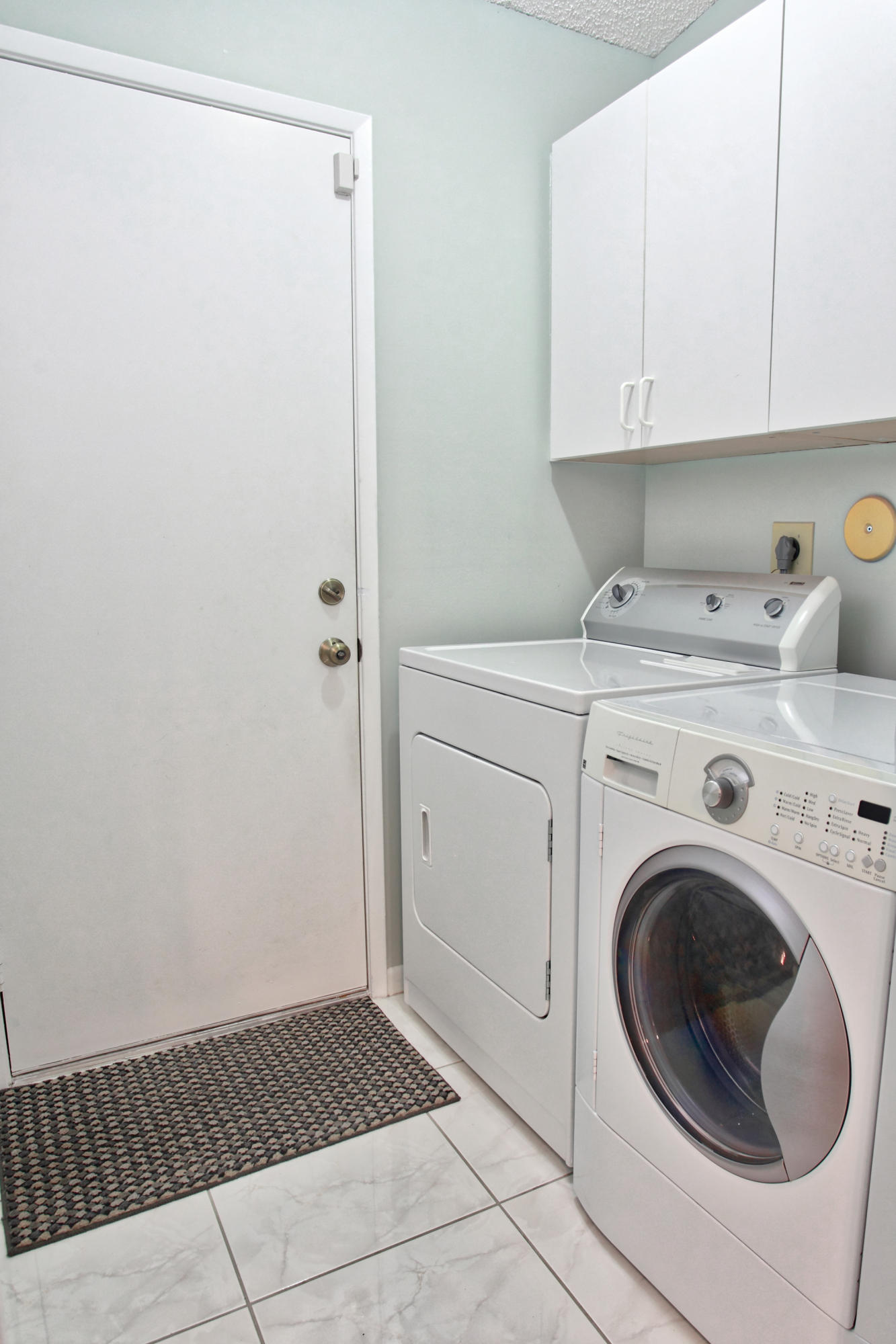 8325 Springtree Road Boca Raton, FL 33496 - Photo 20 of 41 Newer Washer/Dryer