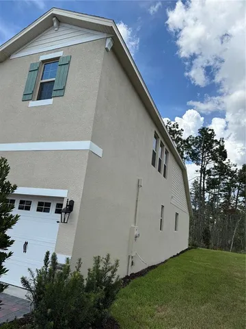 a view of backyard with garden