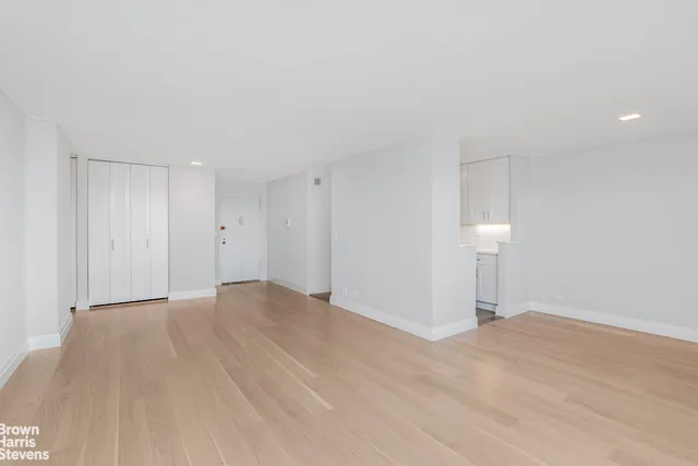 $375,000 | 3671 Hudson Manor Terrace, Unit 14B | Riverdale