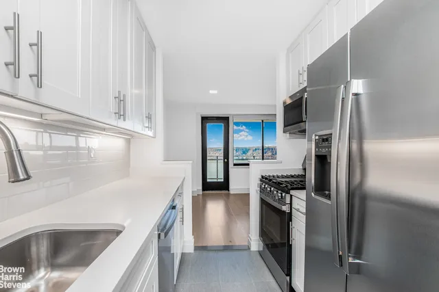 $375,000 | 3671 Hudson Manor Terrace, Unit 14B | Riverdale