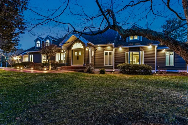 $2,850,000 | 345 North Street, Medfield, MA 02052