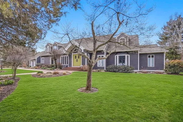 $2,850,000 | 345 North Street, Medfield, MA 02052