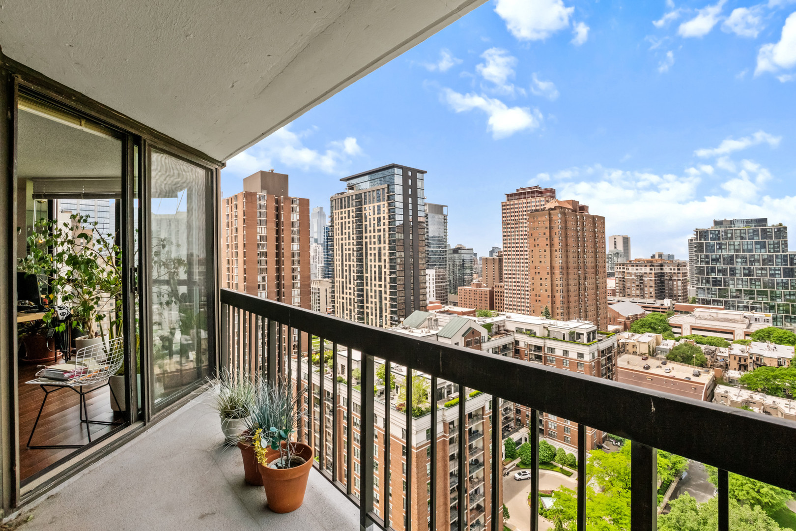 33 West Delaware Place, Unit 22J Chicago, IL 60610 - Photo 10 of 15