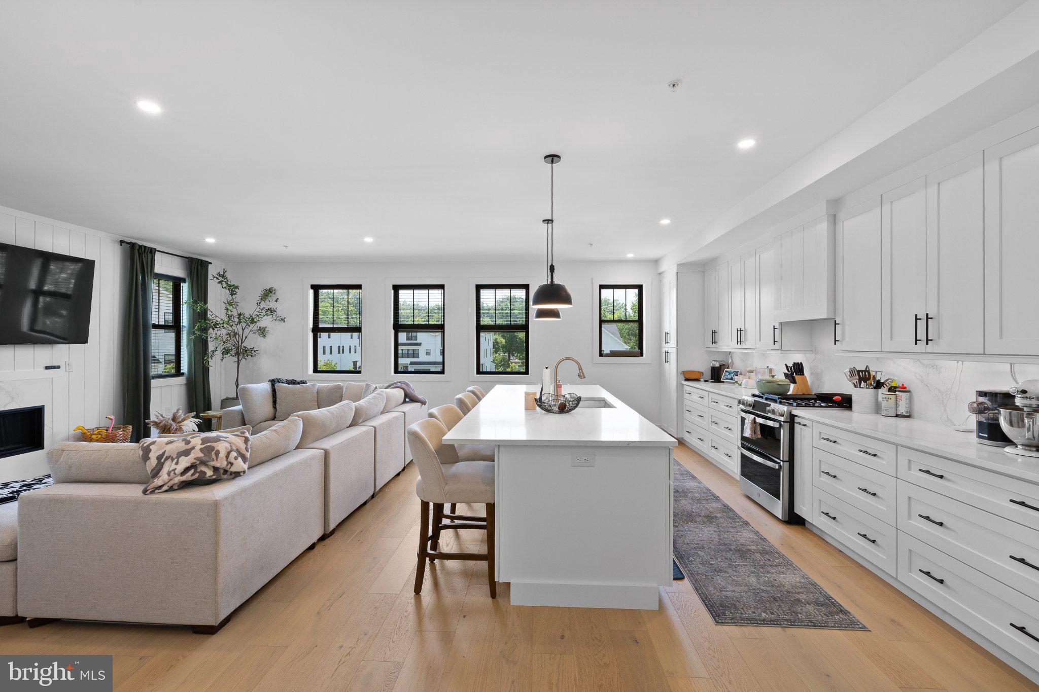 985 Henry Avenue Wayne, PA 19087 - Photo 8 of 28 Modern kitchen with bright elegance.