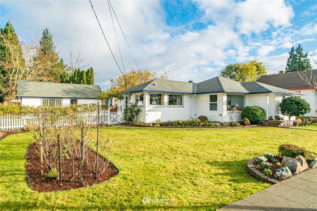 436 Wells Avenue North Renton, WA 98057 - Photo 2 of 25 Gallery Image 2