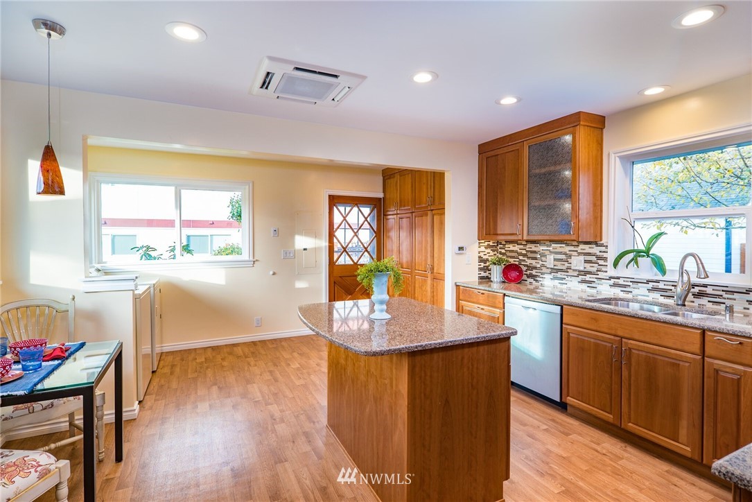 436 Wells Avenue North Renton, WA 98057 - Photo 11 of 25 Gallery Image 11