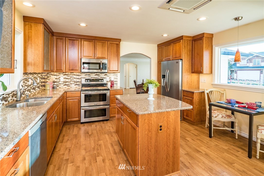 436 Wells Avenue North Renton, WA 98057 - Photo 9 of 25 Gallery Image 9