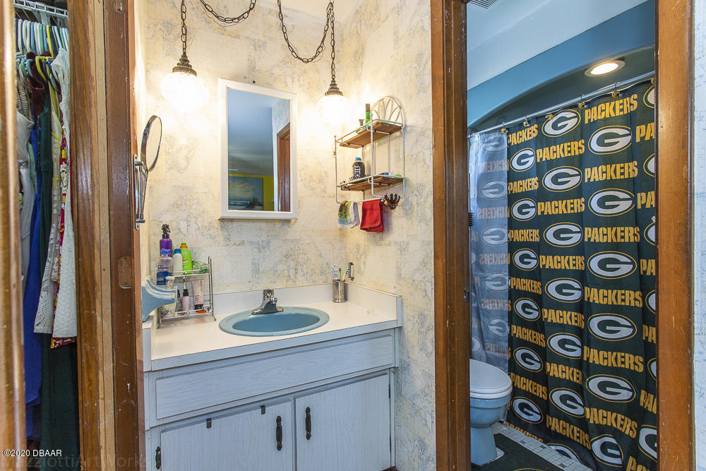 1664 Eastern Road South Daytona, FL 32119 - Photo 11 of 30 Master bath