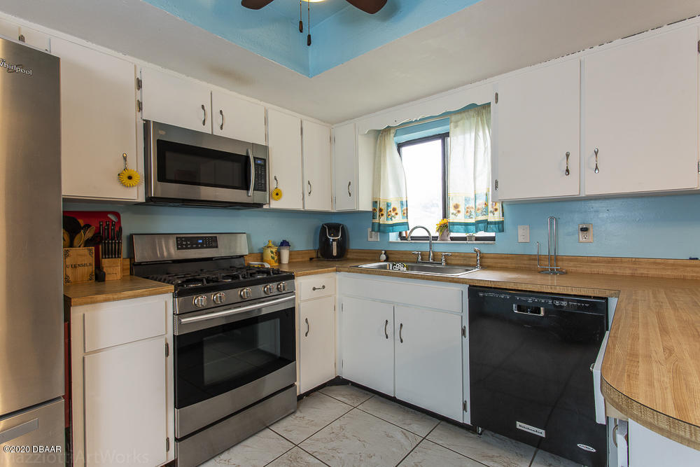 1664 Eastern Road South Daytona, FL 32119 - Photo 6 of 30 kitchen 2