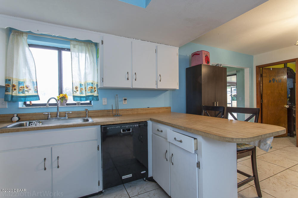 1664 Eastern Road South Daytona, FL 32119 - Photo 7 of 30 kitchen_dining