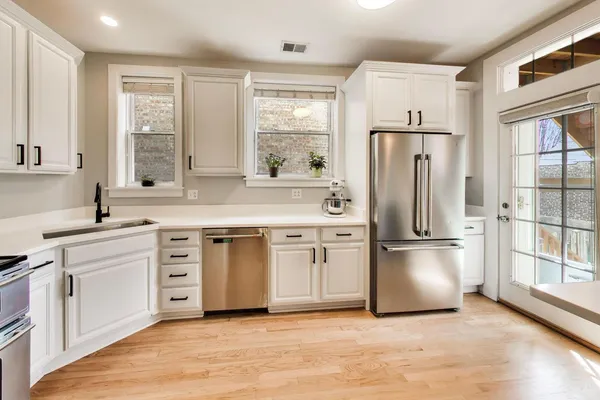$575,000 | 5142 North Leavitt Street, Unit 1, Chicago, IL 60625